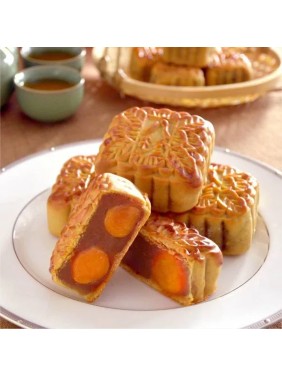 Pat Chun Golden Lotus Seed Paste Mooncake with 2 Yolks (1 piece)