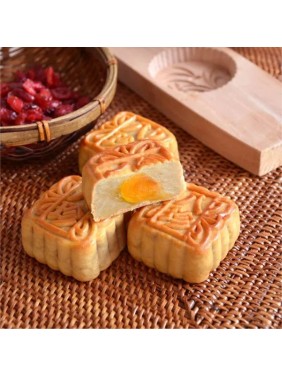 Pat Chun Mini Lotus Seed Paste Mooncake with Egg Yolk (1 piece)