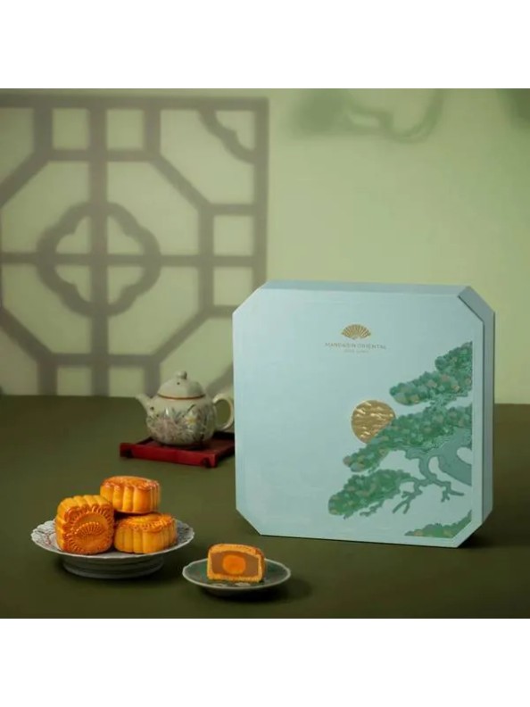 Mandarin Oriental Hotel Hong Kong Mini Golden Lotus Seed Paste Mooncake with Yolk (6 pieces)